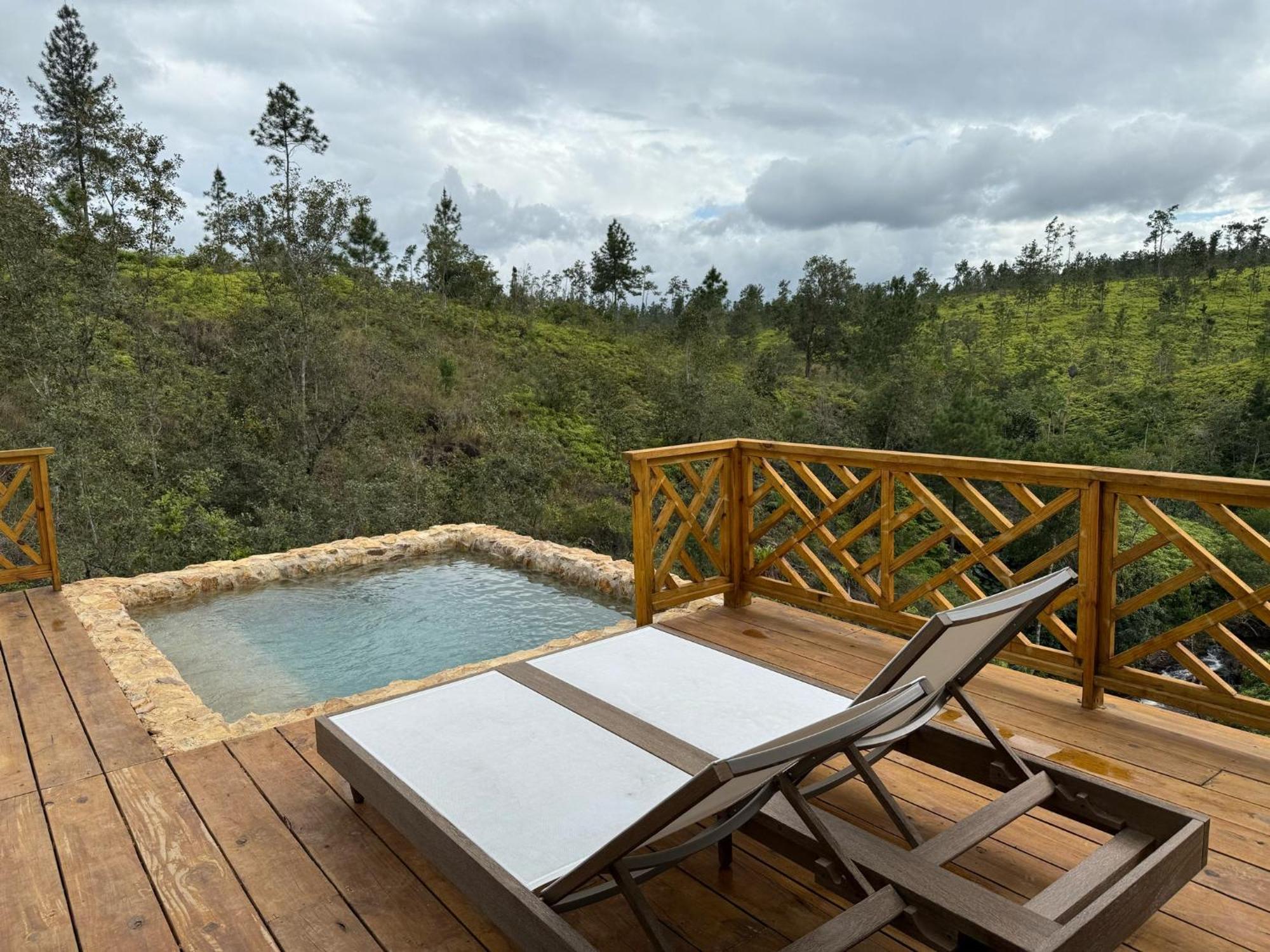Blancaneau Hidden Valley Wilderness Lodge מראה חיצוני תמונה